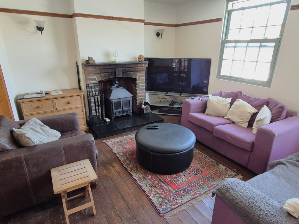 Property photo 2 of 13