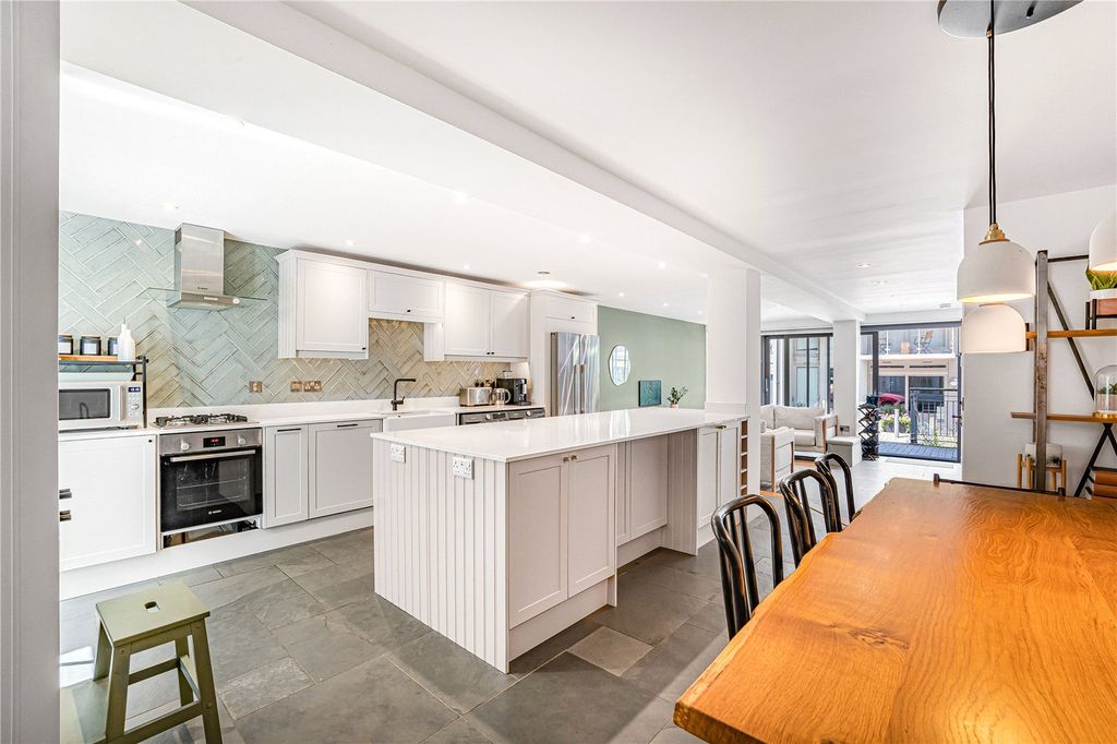 Property photo 3 of 23 Kitchen/Dining