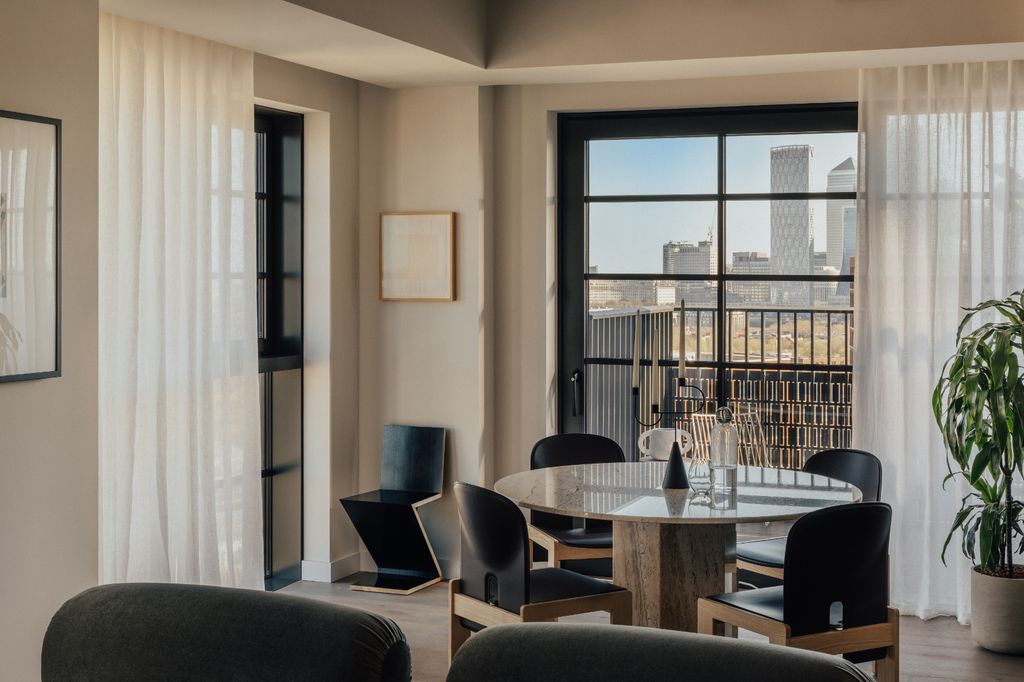 Property photo 2 of 30 20250709_Canada Water_The Founding_Sky Gallery_Taran Wilkhu (2).Jpg