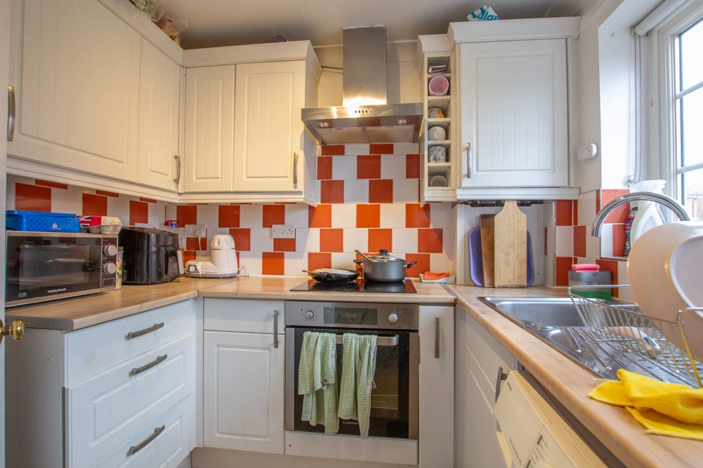 Property photo 2 of 6 Kitchen