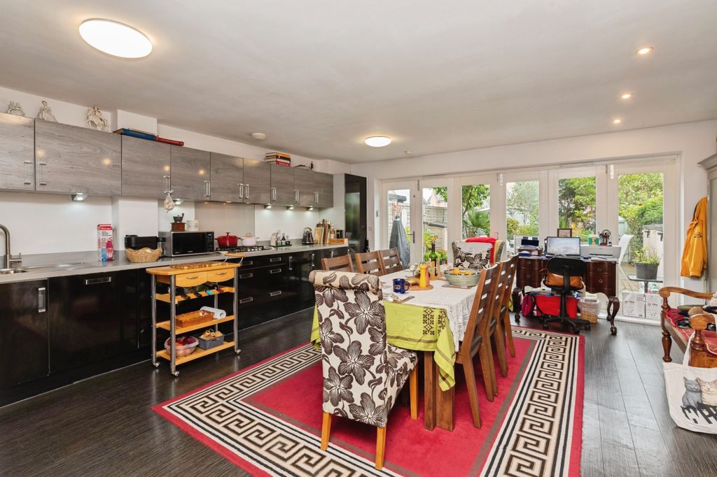 Property photo 3 of 28 Kitchen Diner