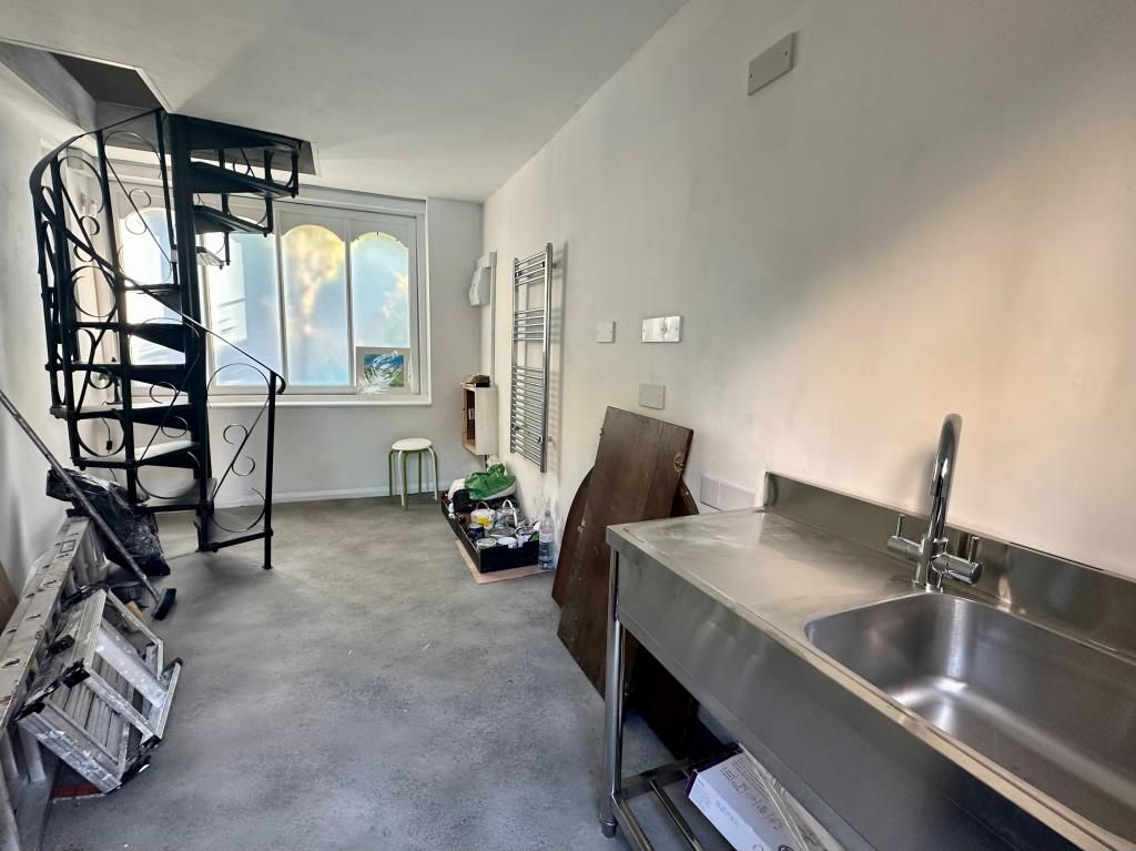 Property photo 3 of 6 Ground Floor Room