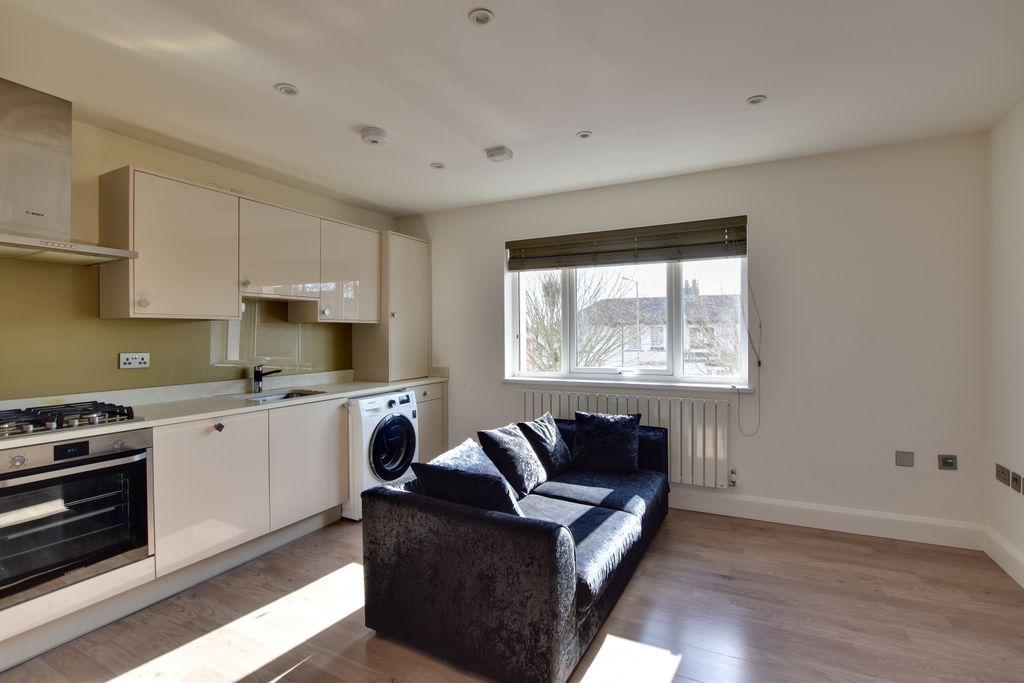 Property photo 3 of 10 3 Living Room