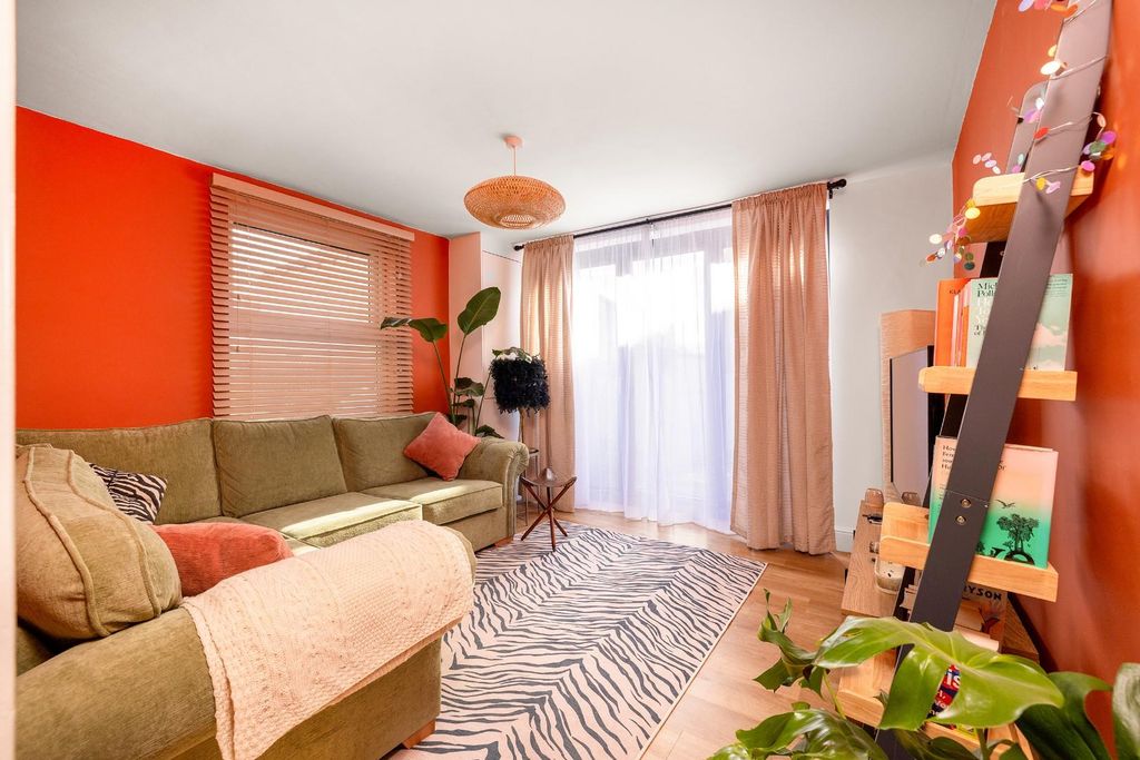 Property photo 3 of 35 Char5096-Cn.Jpg