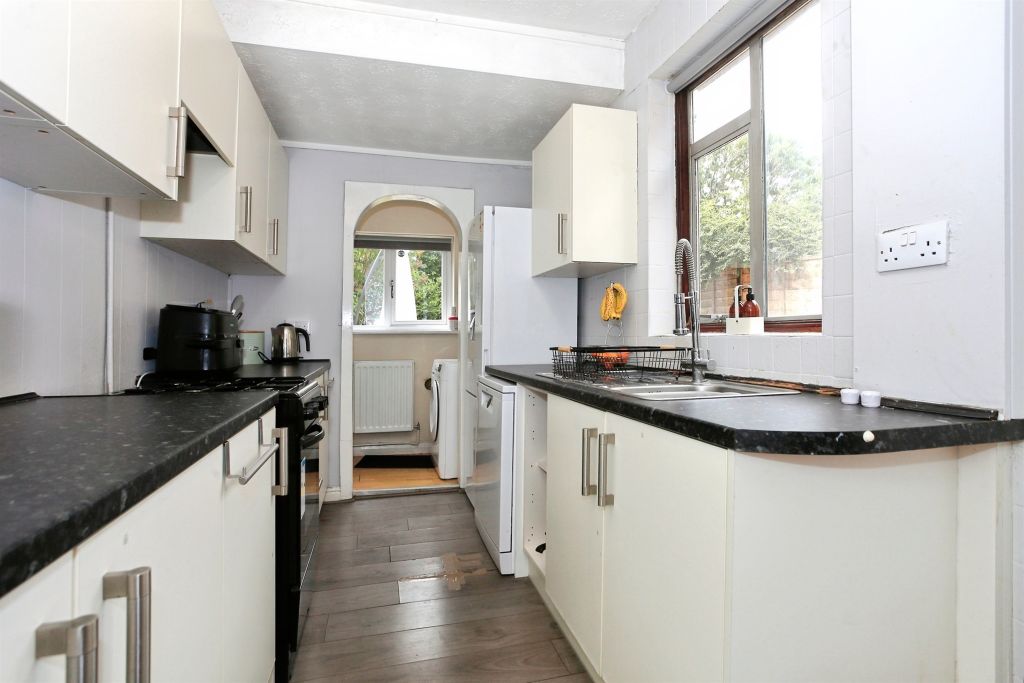 Property photo 3 of 24 Kitchen
