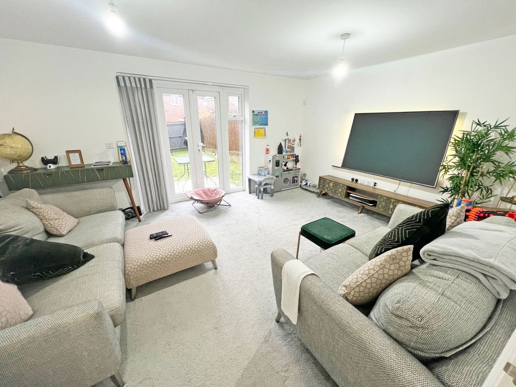 Property photo 2 of 27