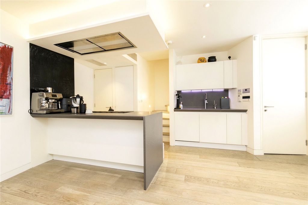 Property photo 3 of 16 Kitchen