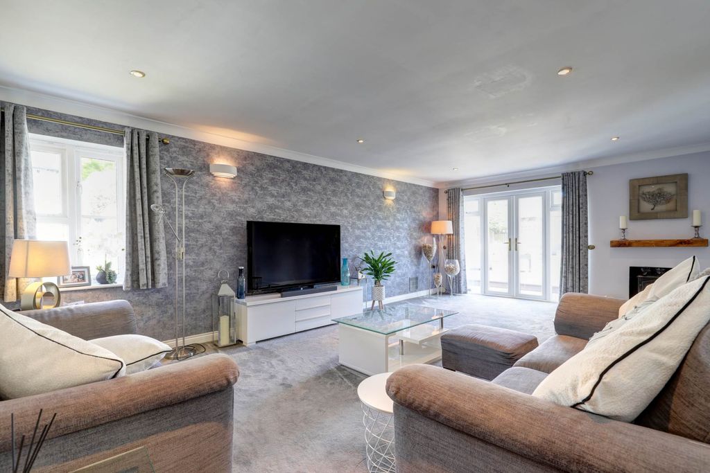 Property photo 3 of 31