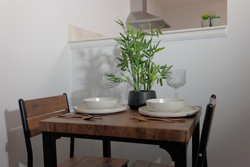 Property photo 3 of 7 Dining Table