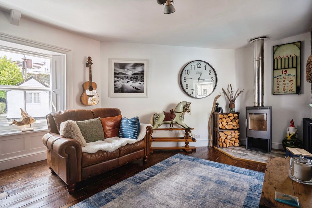 Property photo 3 of 17 Snug