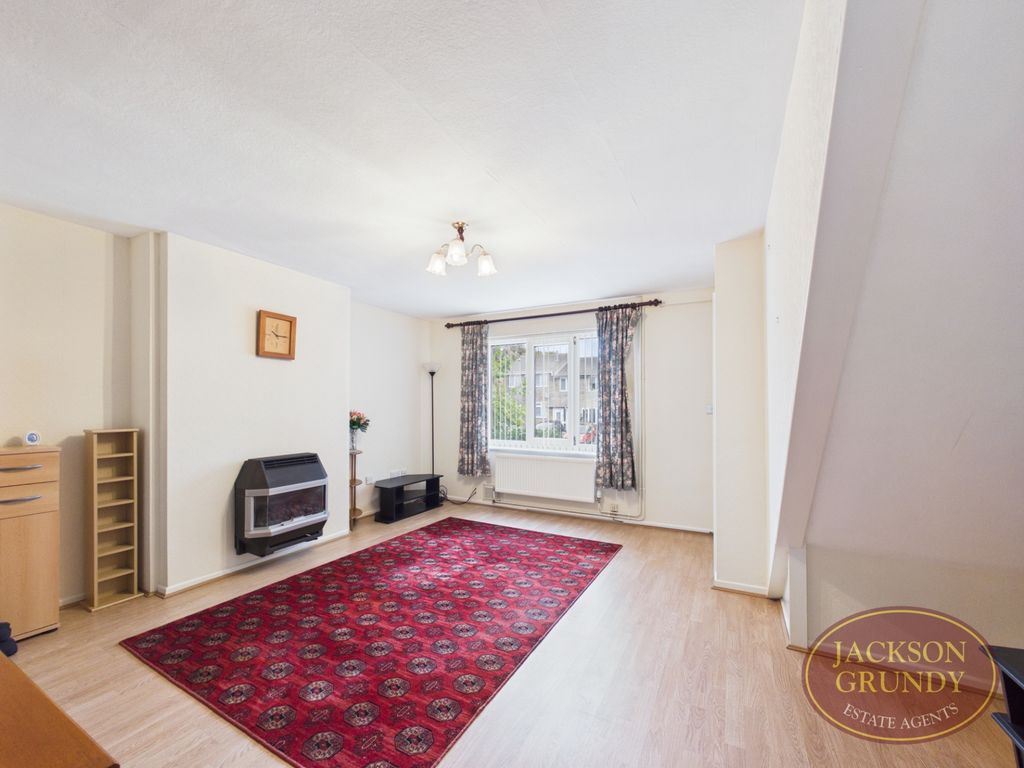Property photo 3 of 15 Middlewell Court