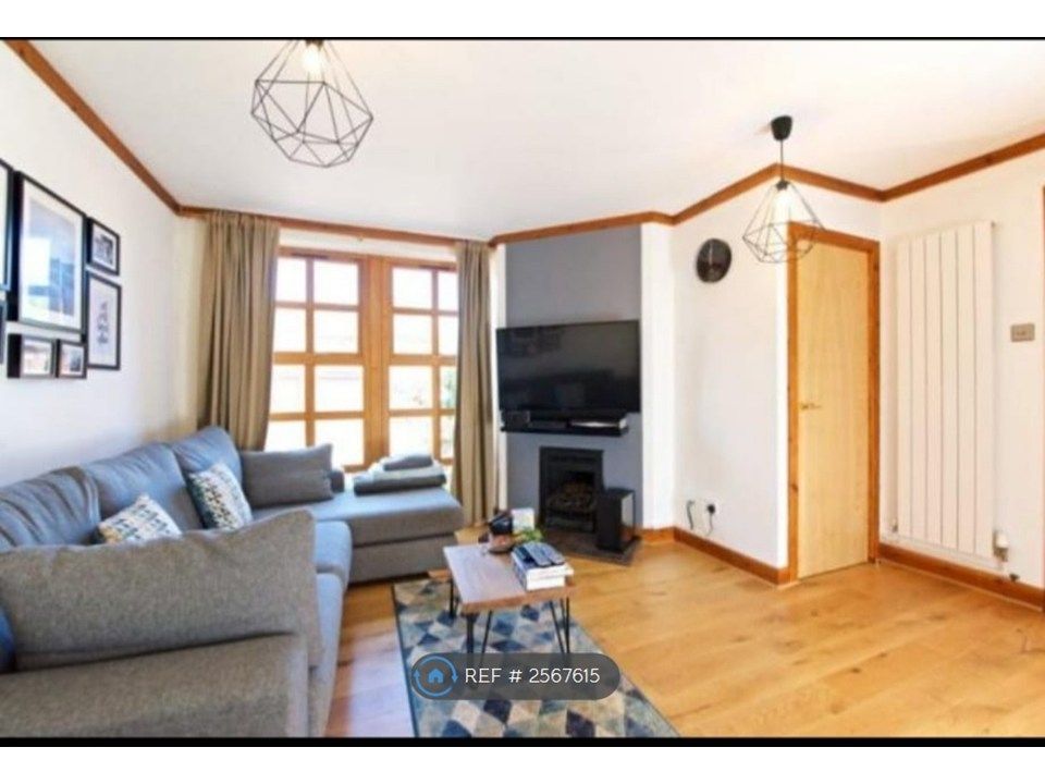Property photo 2 of 25