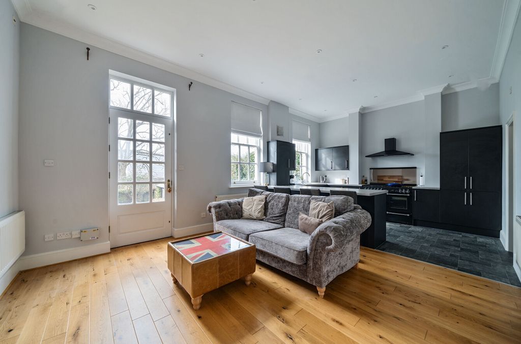 Additional image 9 of 4 bed parking/garage to rentPeninsula Square, Winchester, Hampshire SO23