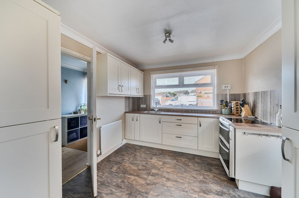 Property photo 3 of 13 14235401269A99164c15Bd