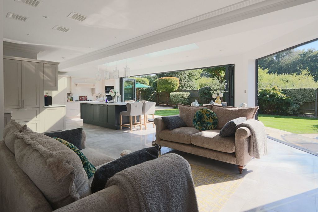 Additional image 10 of 5 bed detached house for saleHine Close, Coulsdon CR5