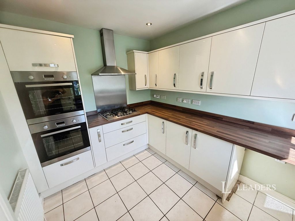 Property photo 2 of 19 2