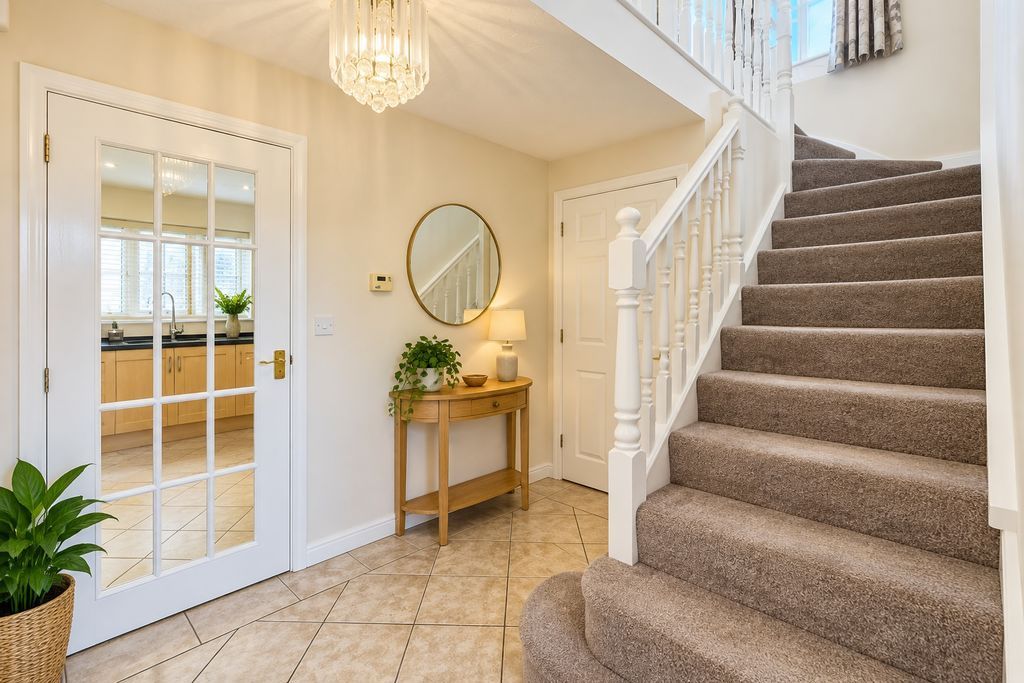Property photo 2 of 16 Entrance Hall