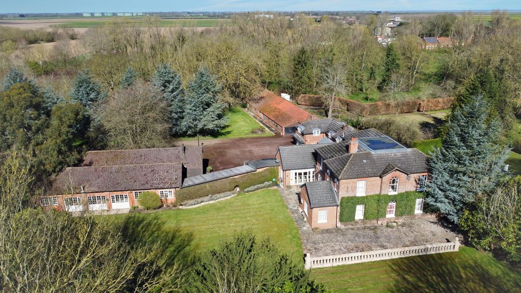 Property photo 3 of 44