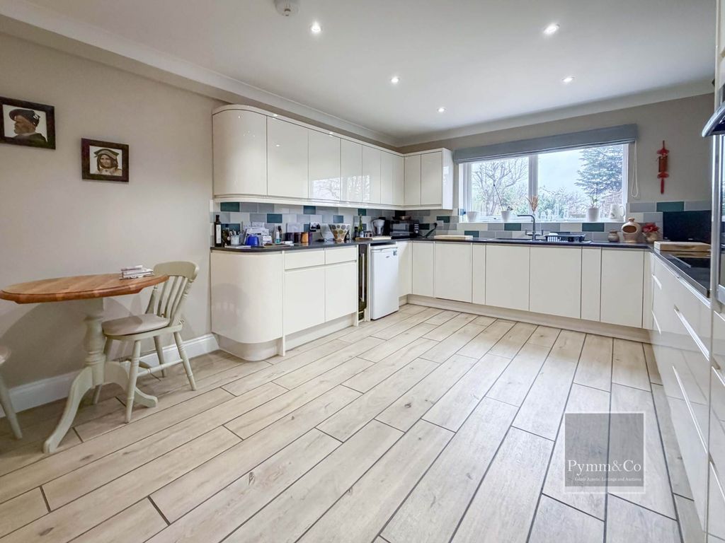 Property photo 3 of 24