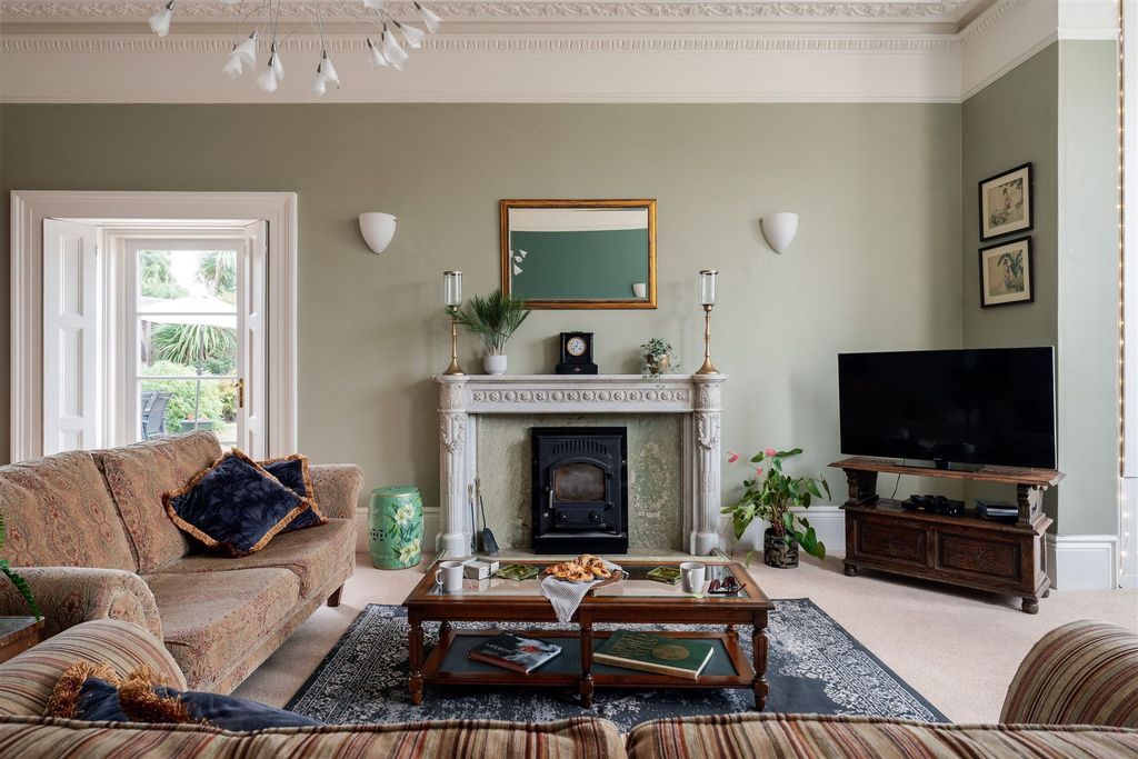 Property photo 2 of 20