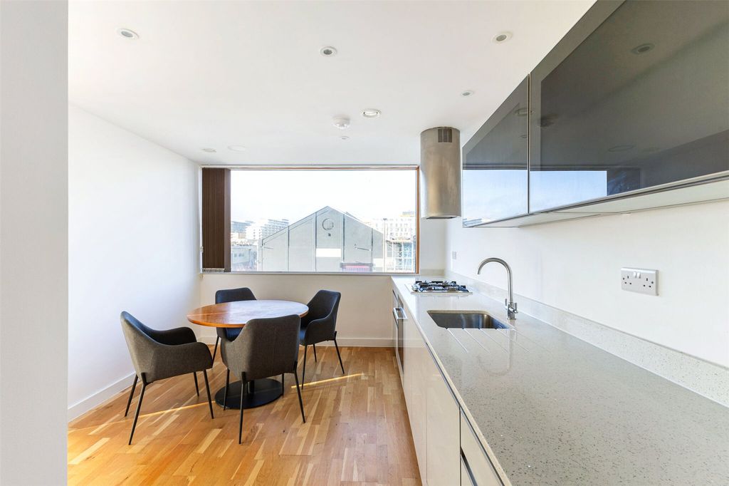 Property photo 3 of 22 Picture No. 09