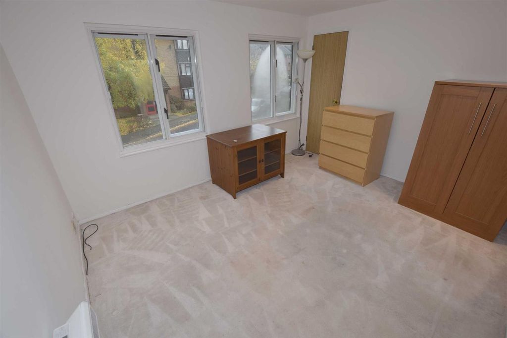 Property photo 3 of 6
