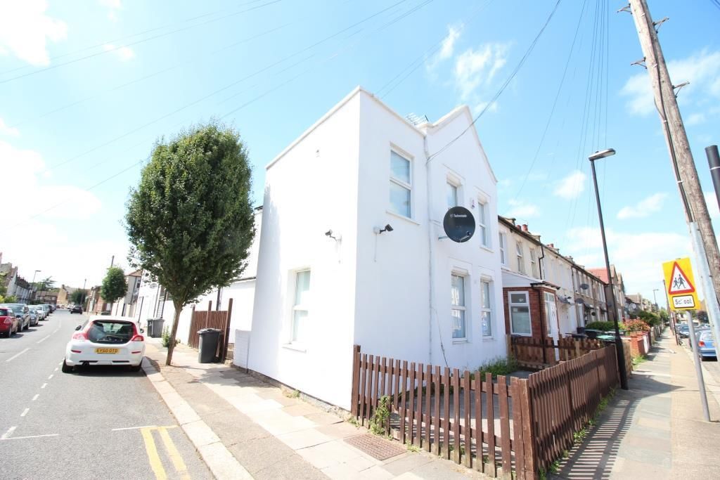 Property photo 1 of 9 Poynton Rd N17