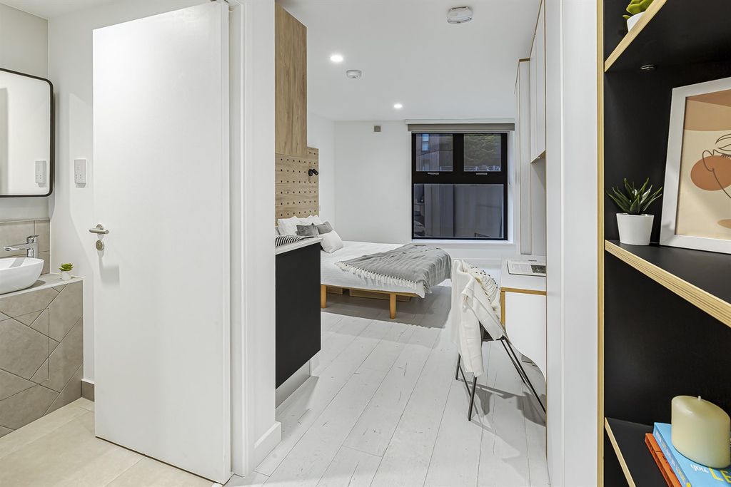 Property photo 1 of 13 (Main)