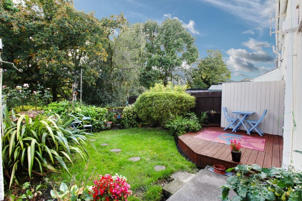 Property photo 2 of 33