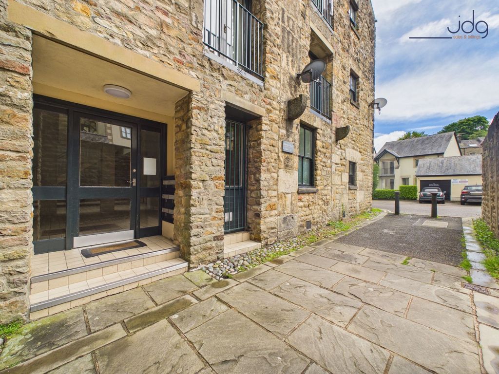 Property photo 1 of 10 Entrance To Victoria Warf