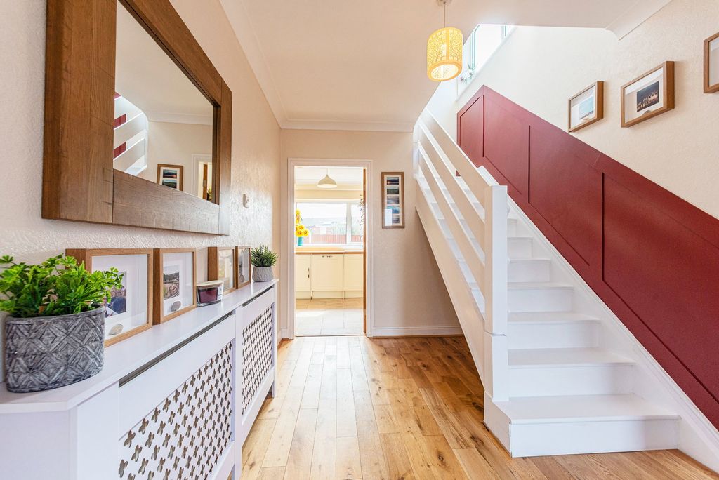 Property photo 2 of 28