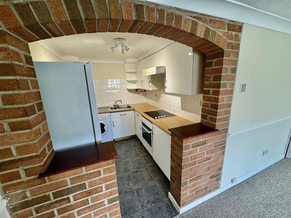 Property photo 3 of 10 Kitchen.Jpg