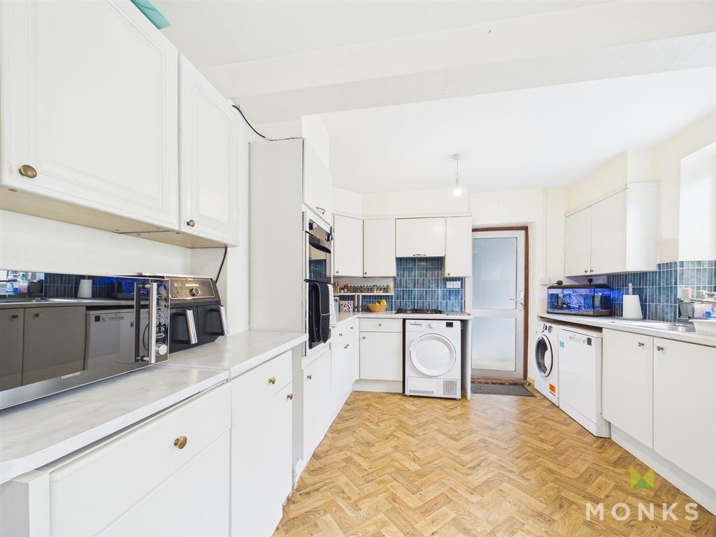 Property photo 3 of 18 Cam01520G0-Pr0361-Still014.Jpg