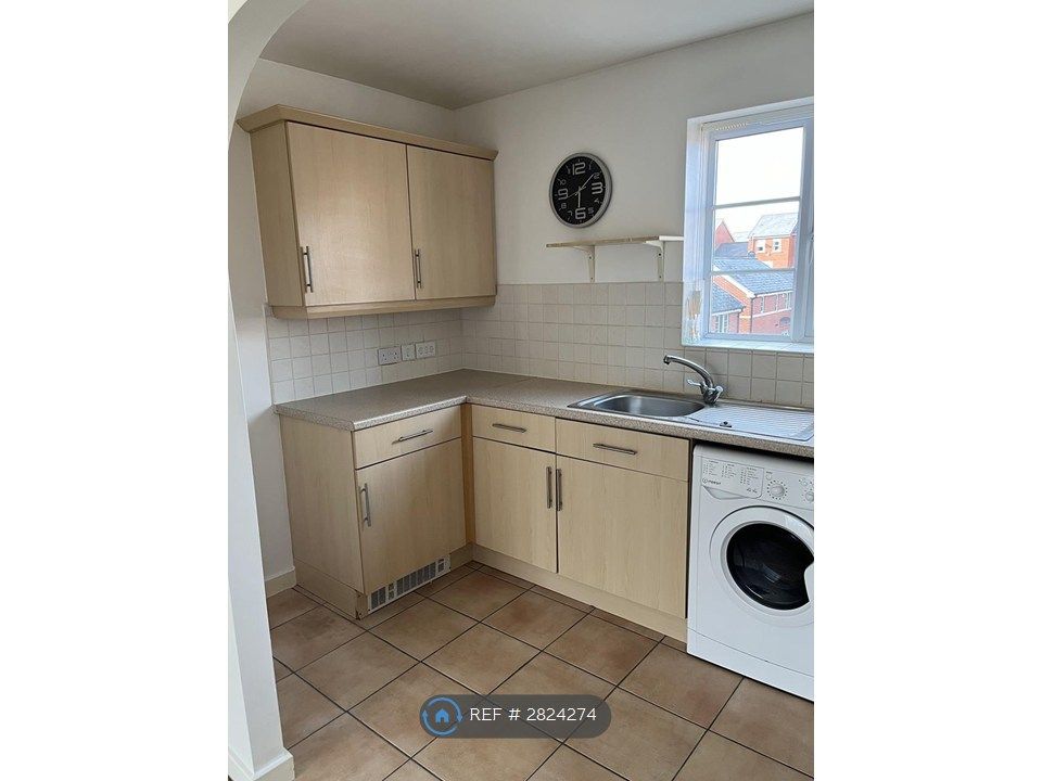 Property photo 3 of 8 Kitchen