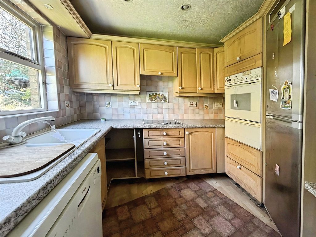 Property photo 3 of 15 Kitchen