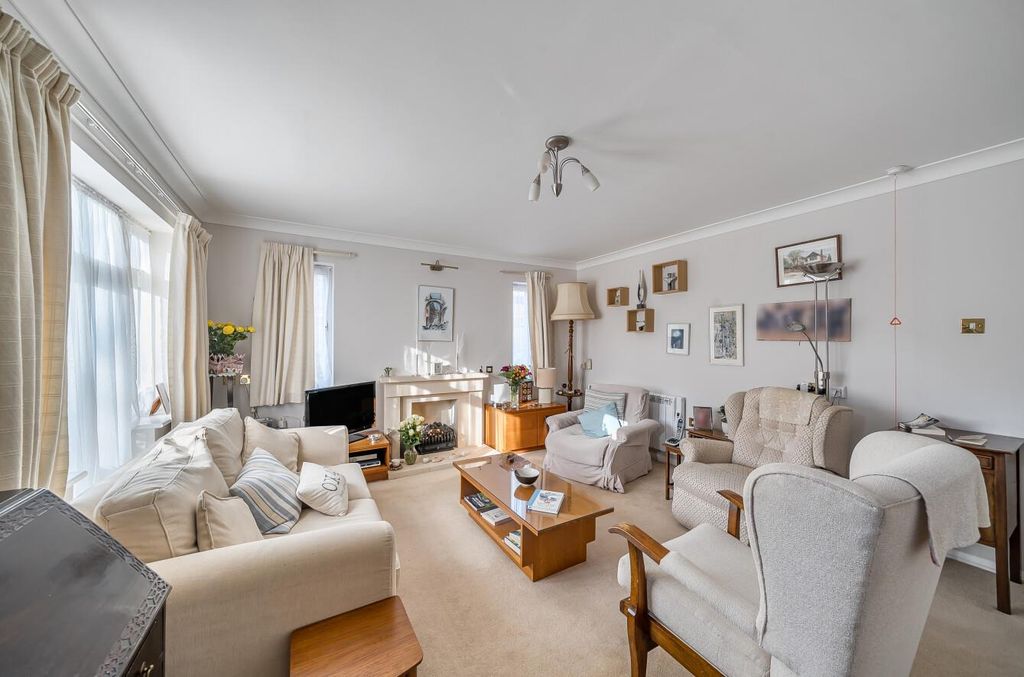 Property photo 3 of 9 Davidson Frost-Welings, Dfw, Cherchefelle Mews, Li