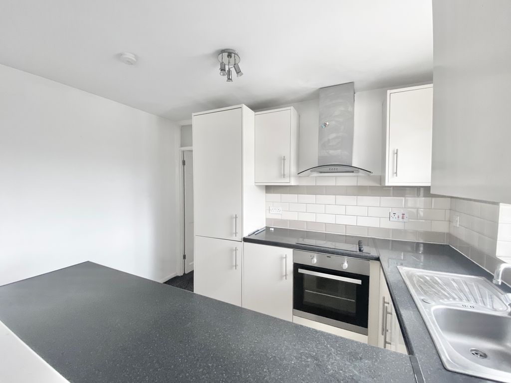 Property photo 2 of 7 Kitchen