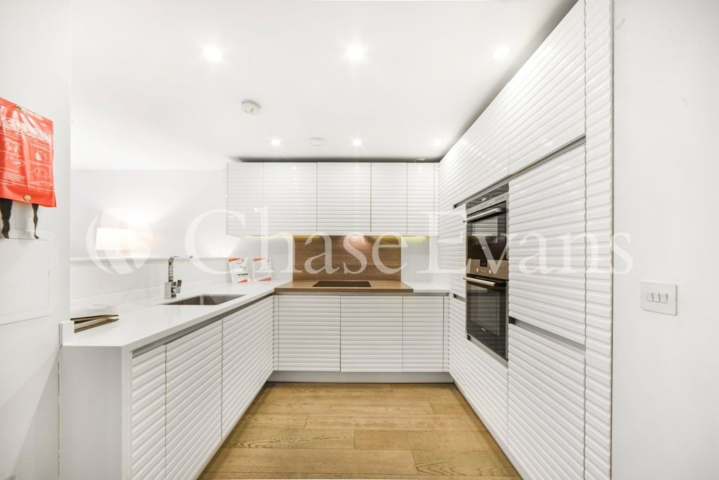 Property photo 3 of 23 Kichen