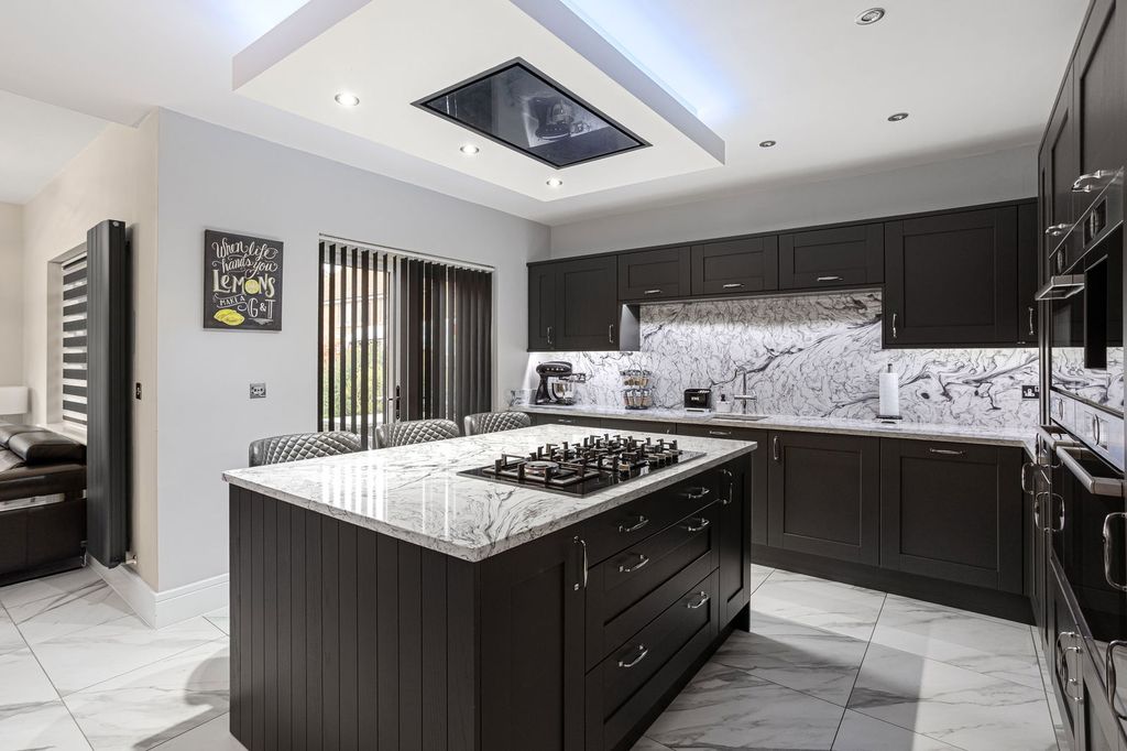 Property photo 3 of 29