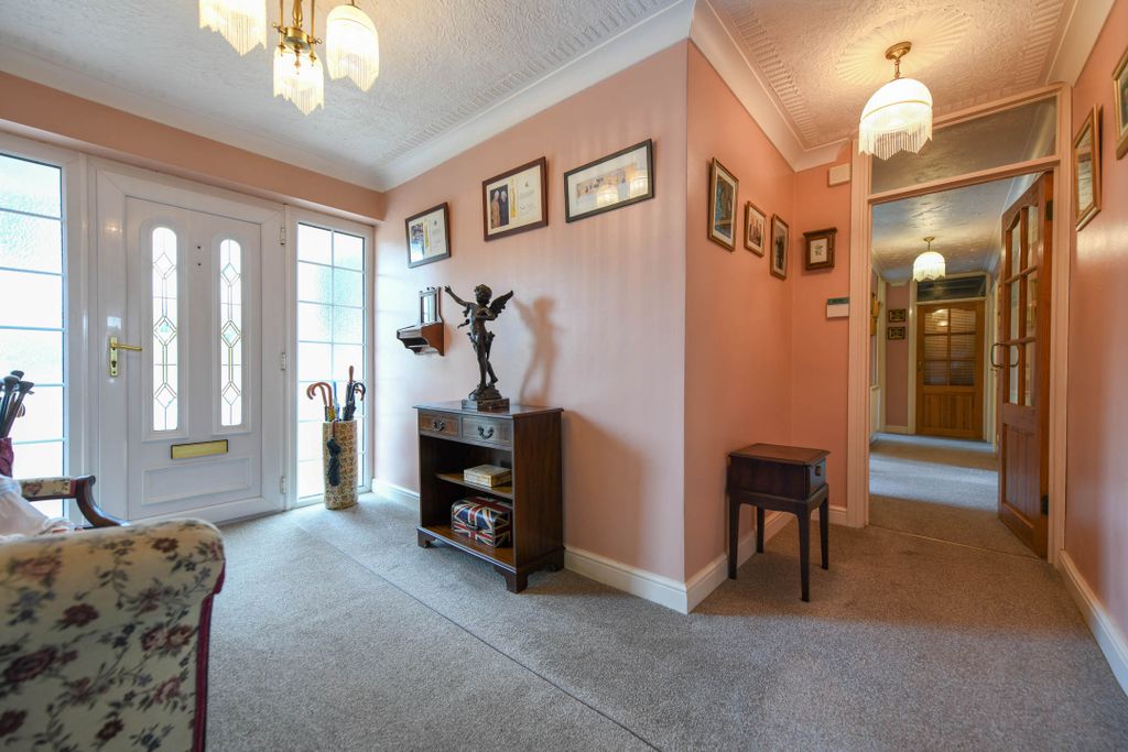 Property photo 2 of 39