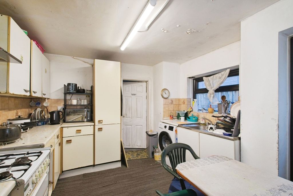 Property photo 2 of 20 Pbox-Img.Jpg