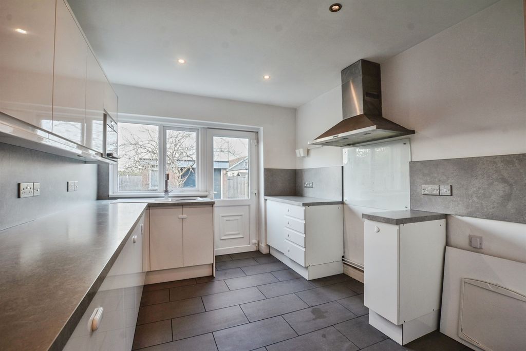 Property photo 2 of 25