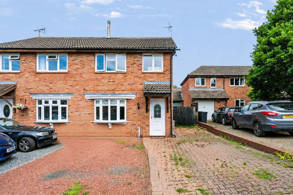 3 bed semi-detached house for saleHorton Close, Alcester B49
