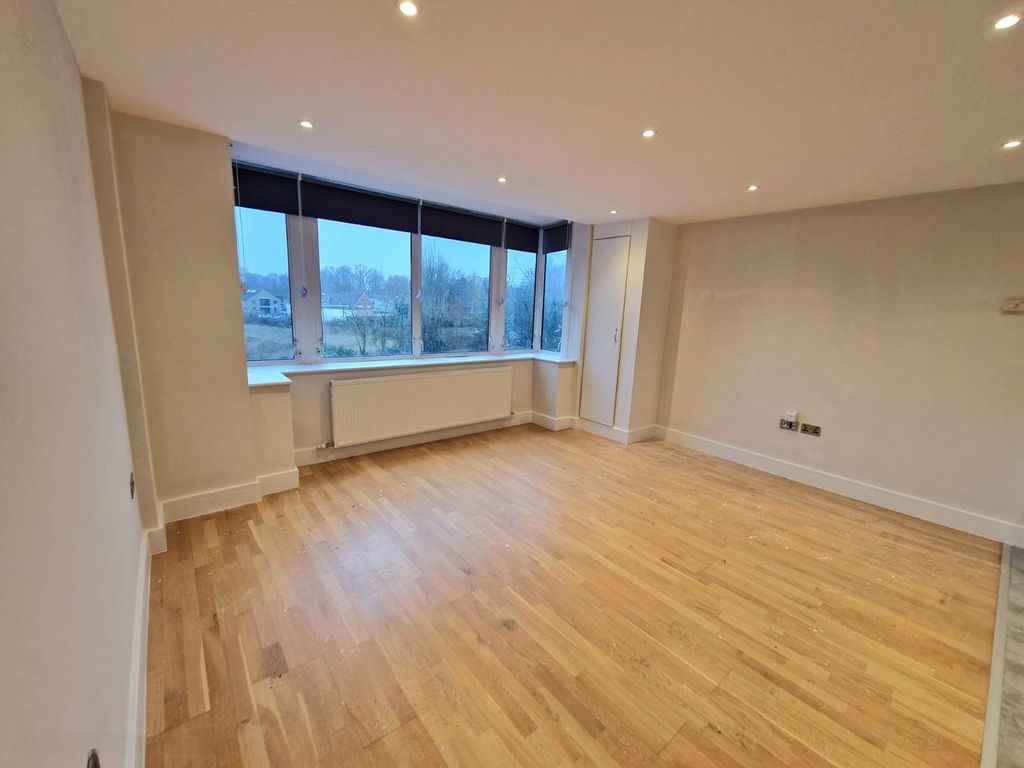 Property photo 2 of 9 Picture No. 12