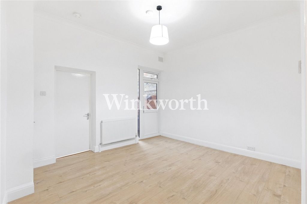 Property photo 3 of 10 Picture No. 11