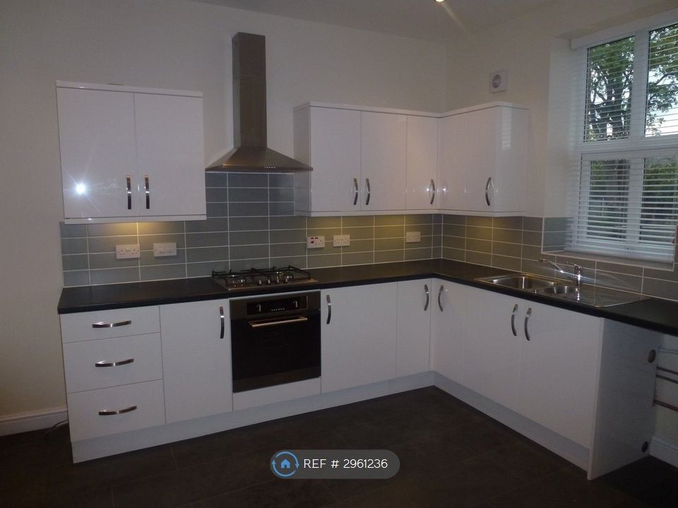 Property photo 1 of 12 Modern Kitchen
