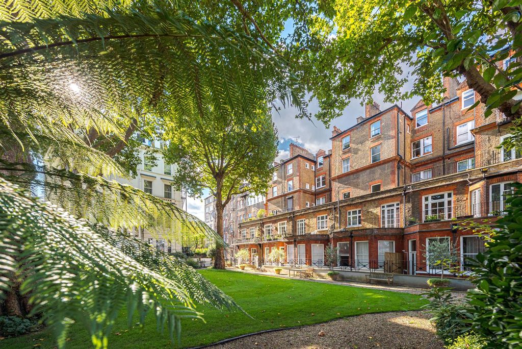 Property photo 1 of 12 Gledhow Gardens 1_26-13.Jpg
