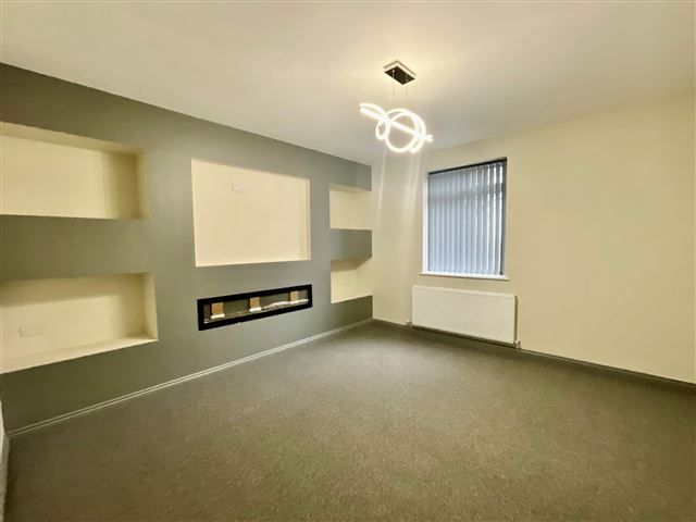 Property photo 3 of 21 Lounge