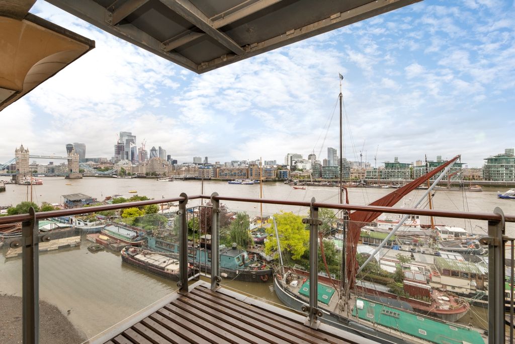 Property photo 3 of 17 Springalls Wharf ...