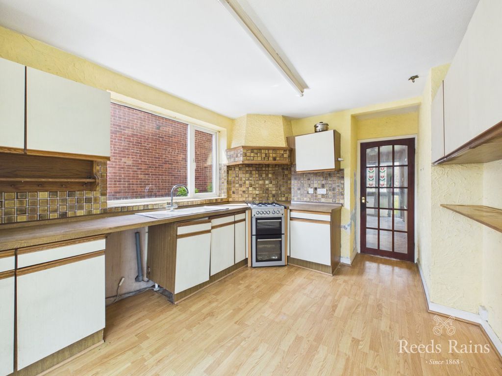 Property photo 3 of 20 Kitchen